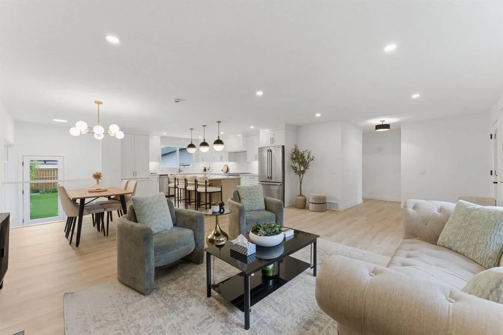 4904 Valiant Drive NW, Calgary — photo 4 of 43