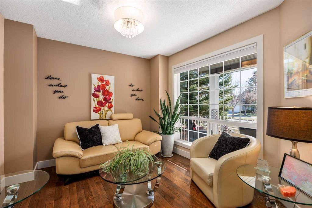 15 Valley Brook Circle NW, Calgary — photo 2 of 35