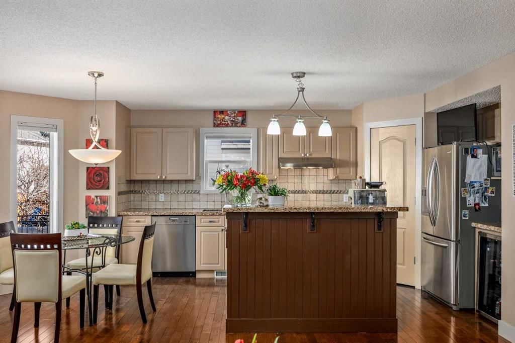 15 Valley Brook Circle NW, Calgary — photo 5 of 35