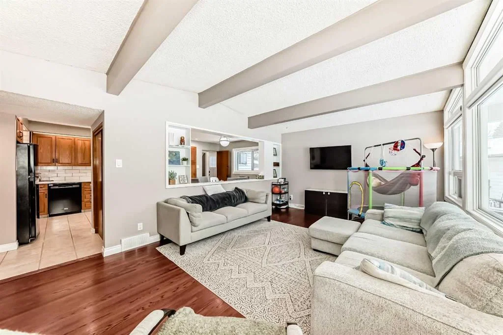 8043 Elbow Drive SW, Calgary — photo 2 of 50