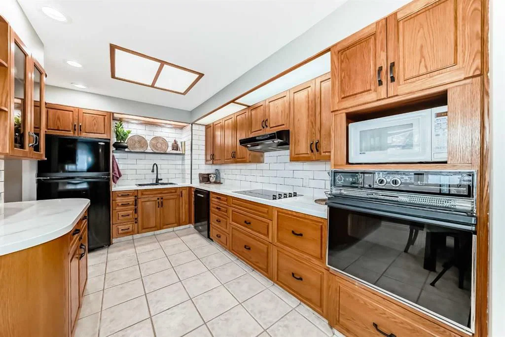 8043 Elbow Drive SW, Calgary — photo 3 of 50