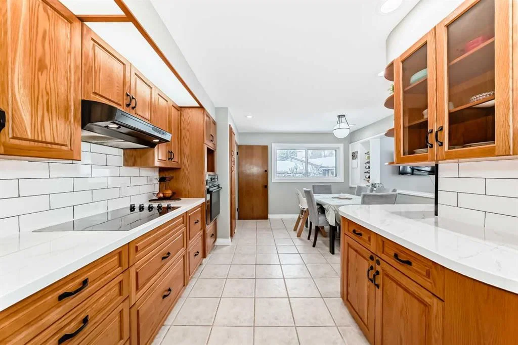 8043 Elbow Drive SW, Calgary — photo 5 of 50