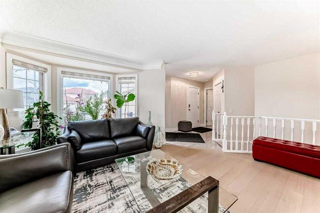 7165 California Boulevard NE, Calgary — photo 2 of 49