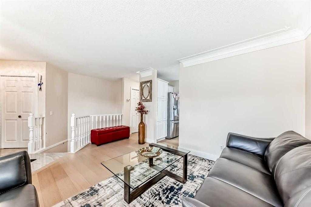 7165 California Boulevard NE, Calgary — photo 3 of 49