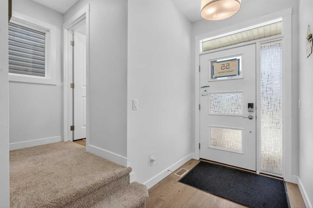55 Herron Street NE, Calgary — photo 4 of 35