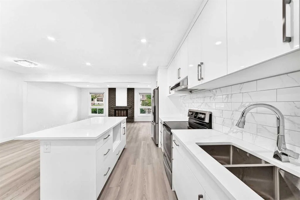 3319 Radcliffe Drive SE, Calgary — photo 2 of 30