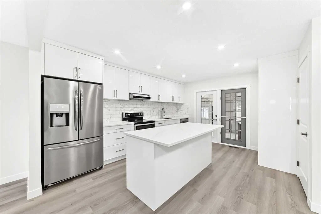 3319 Radcliffe Drive SE, Calgary — photo 3 of 30