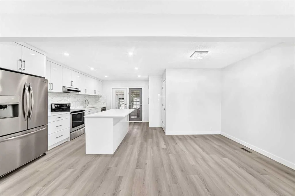 3319 Radcliffe Drive SE, Calgary — photo 4 of 30