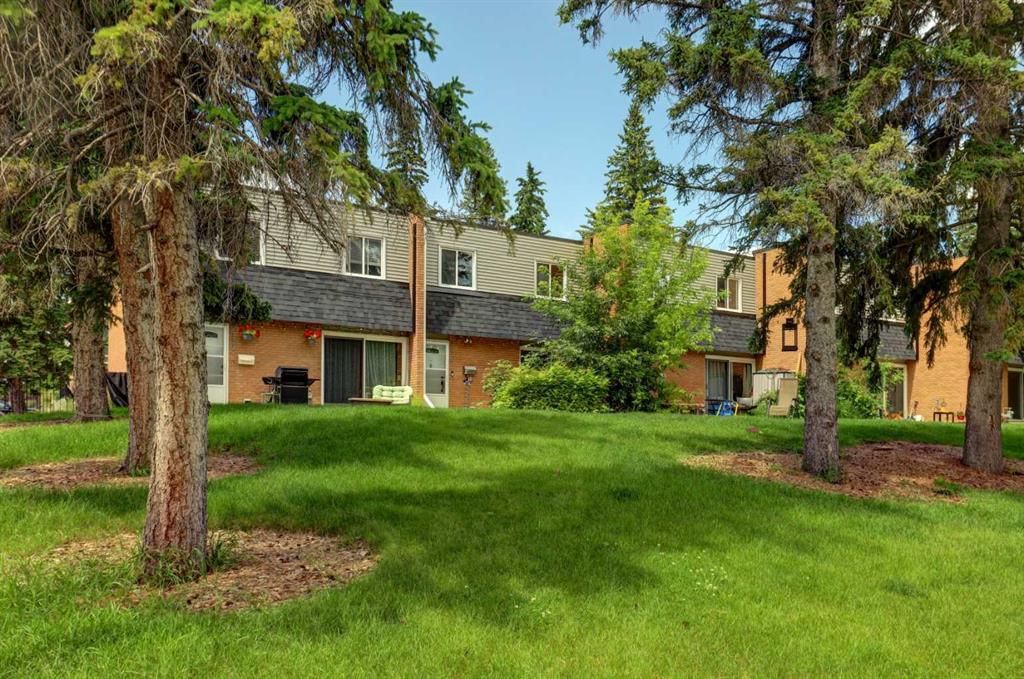 3525 43 Street SW, Calgary — main listing photo