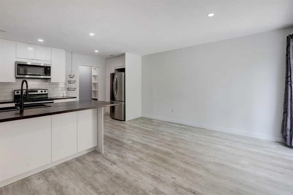 3525 43 Street SW, Calgary — photo 4 of 27