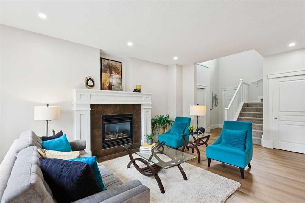 257 Cougartown Circle SW, Calgary — photo 5 of 35