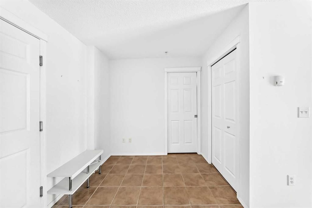 9205, 70 Panamount Drive NW, Calgary — photo 4 of 22