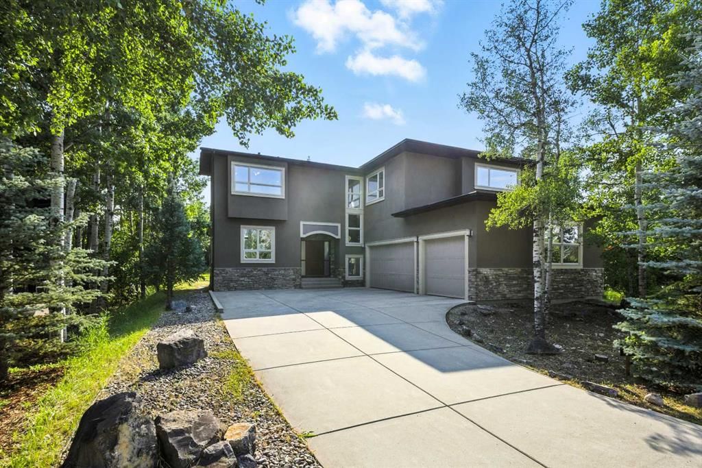 62 Posthill Drive SW, Calgary — photo 3 of 50