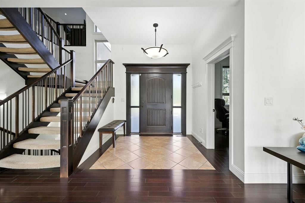 62 Posthill Drive SW, Calgary — photo 5 of 50