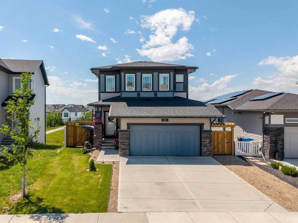 210 Knight Avenue, Calgary — detached for sale