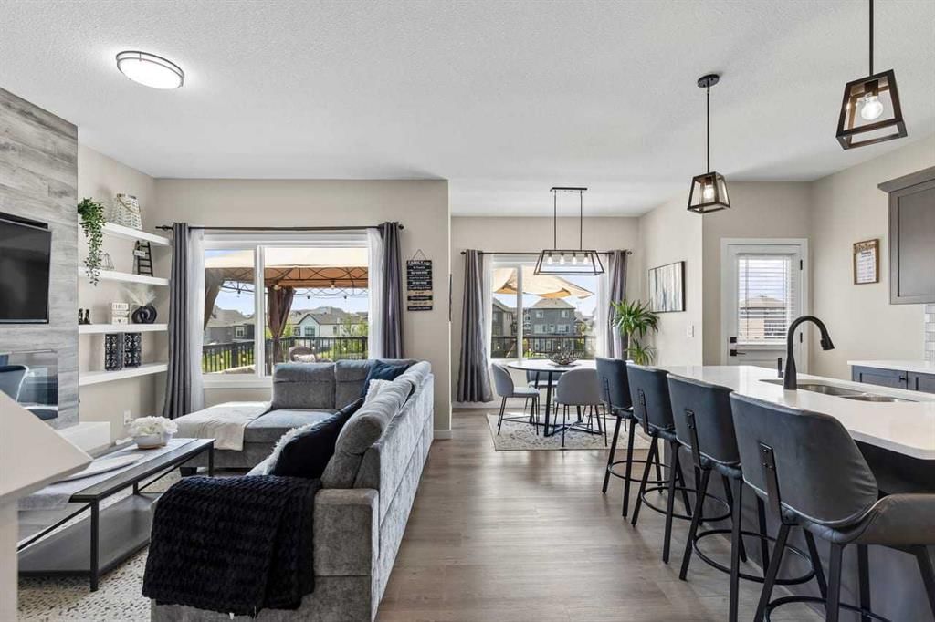 210 Knight Avenue, Crossfield — photo 3 of 50