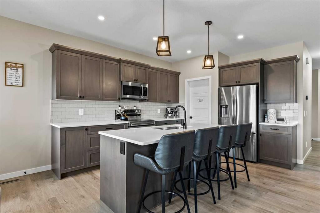 210 Knight Avenue, Crossfield — photo 5 of 50