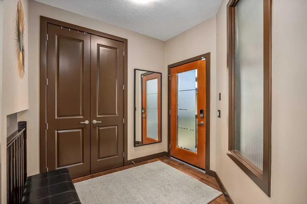 156 Everoak Close SW, Calgary — photo 3 of 50