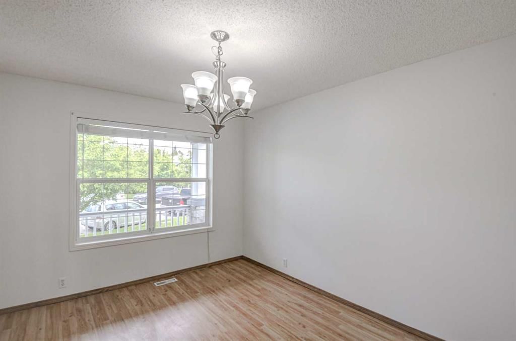 23 Prestwick Cove SE, Calgary — photo 3 of 41