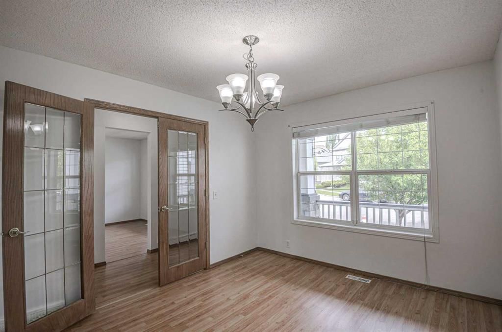 23 Prestwick Cove SE, Calgary — photo 4 of 41