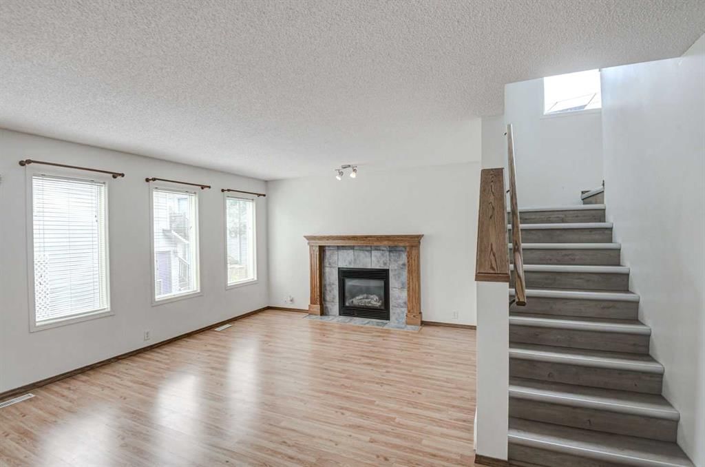 23 Prestwick Cove SE, Calgary — photo 5 of 41