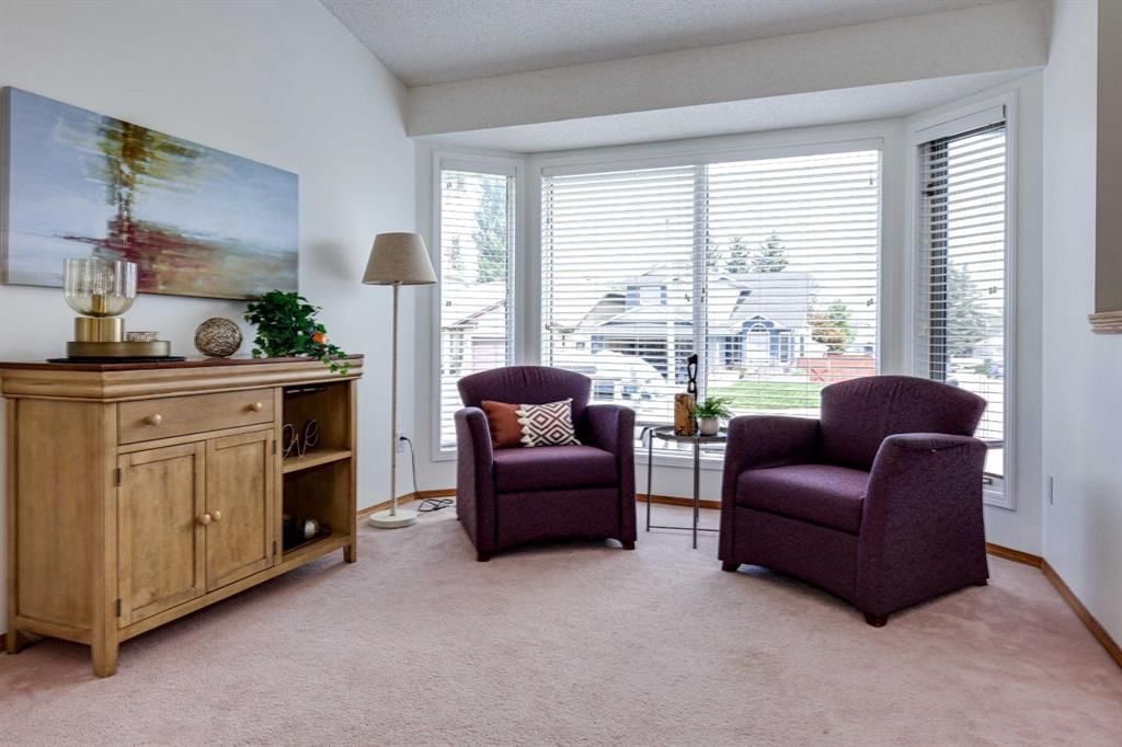 23 Sandalwood Close NW, Calgary — photo 2 of 26
