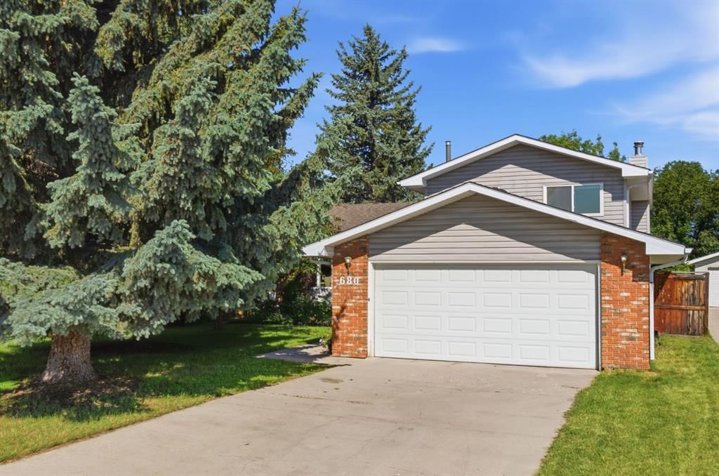 680 Deer Park Way SE, Calgary — main listing photo