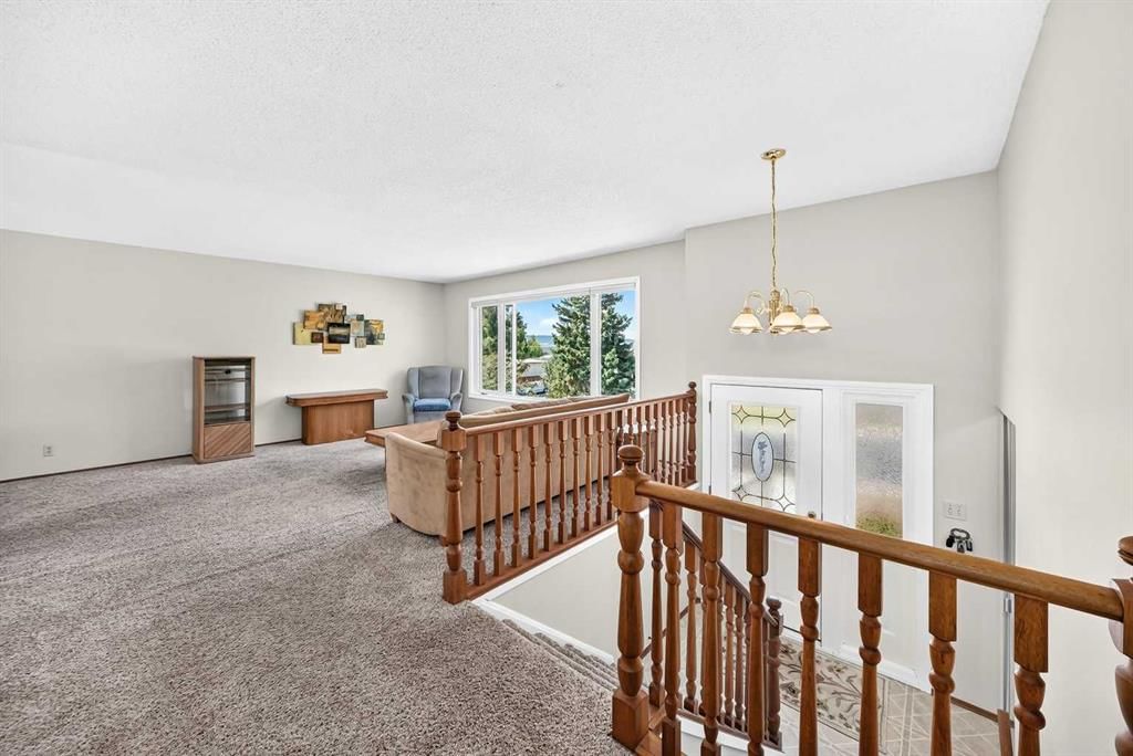 7108 Silverview Road NW, Calgary — photo 4 of 49