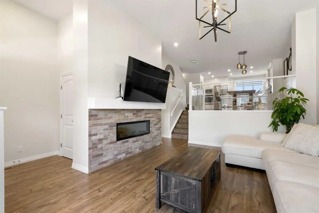 31 Magnolia Grove SE, Calgary — photo 2 of 44