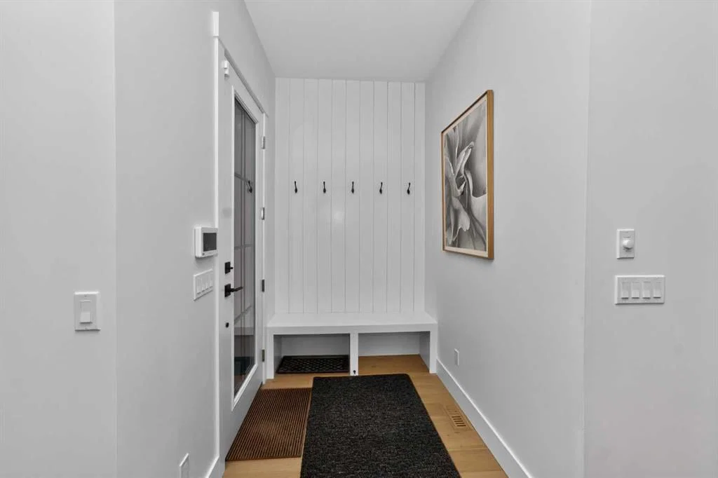 219 18 Avenue NE, Calgary — photo 3 of 44