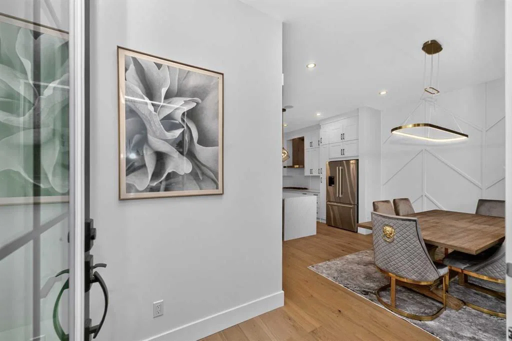 219 18 Avenue NE, Calgary — photo 4 of 44