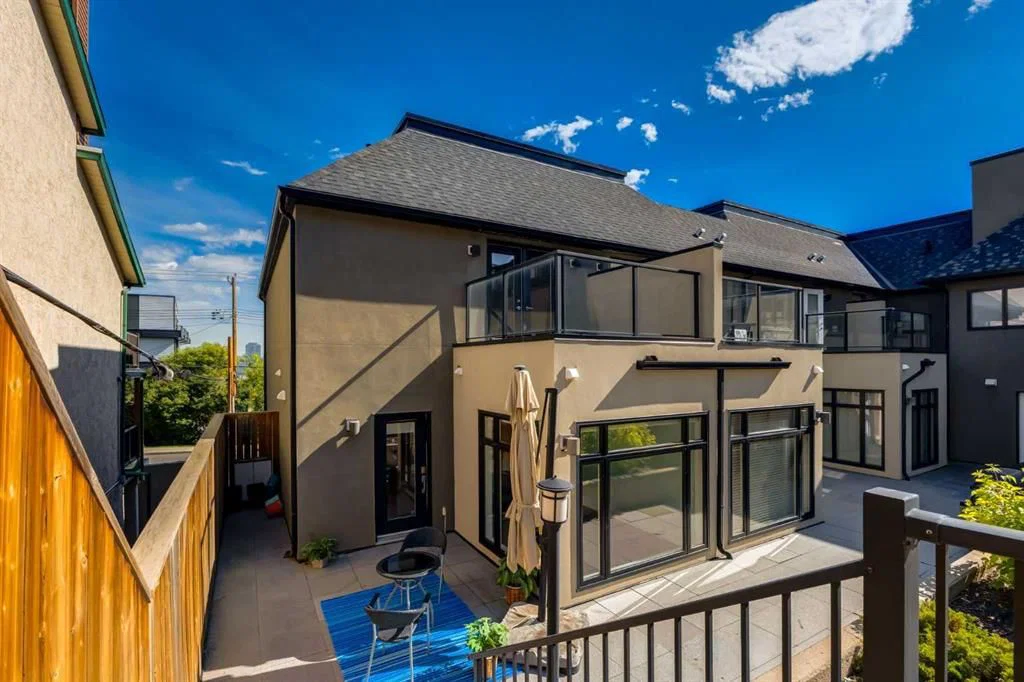 1513 23 Avenue SW, Calgary — main listing photo