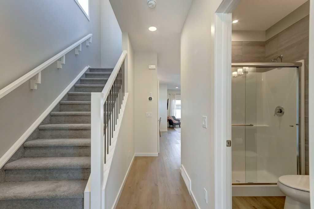 4 Heartwood Lane SE, Calgary — photo 3 of 36