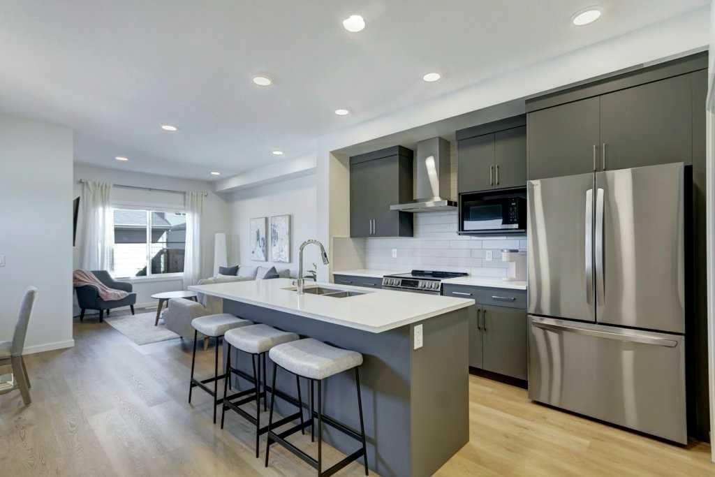 4 Heartwood Lane SE, Calgary — photo 4 of 36