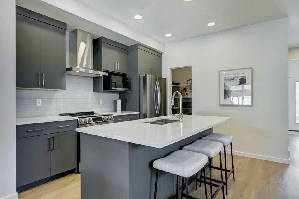 4 Heartwood Lane SE, Calgary — photo 5 of 36