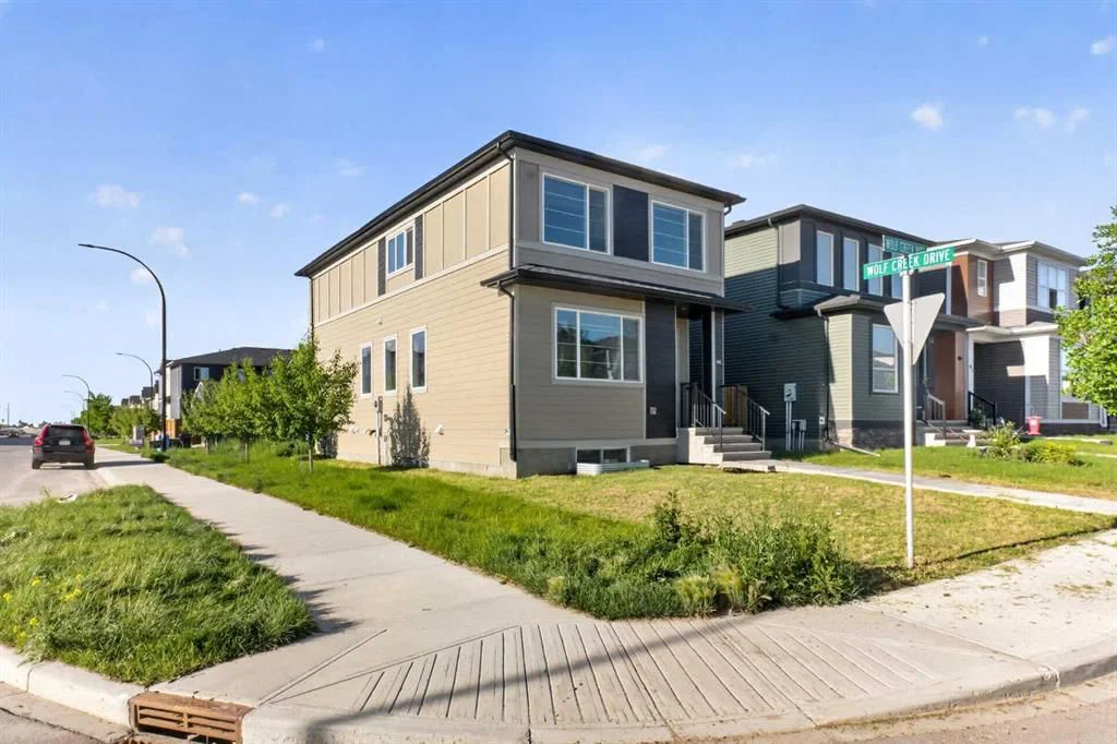90 Wolf Creek Rise SE, Calgary — photo 3 of 33