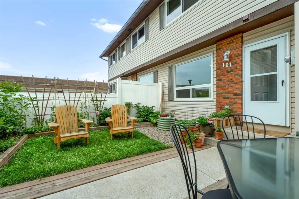 101, 740 Bracewood Drive SW, Calgary — main listing photo