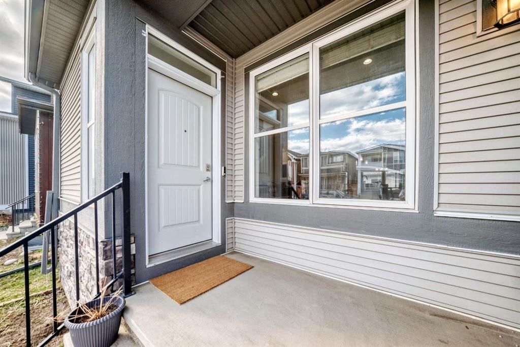 140 Howse Avenue NE, Calgary — photo 4 of 39