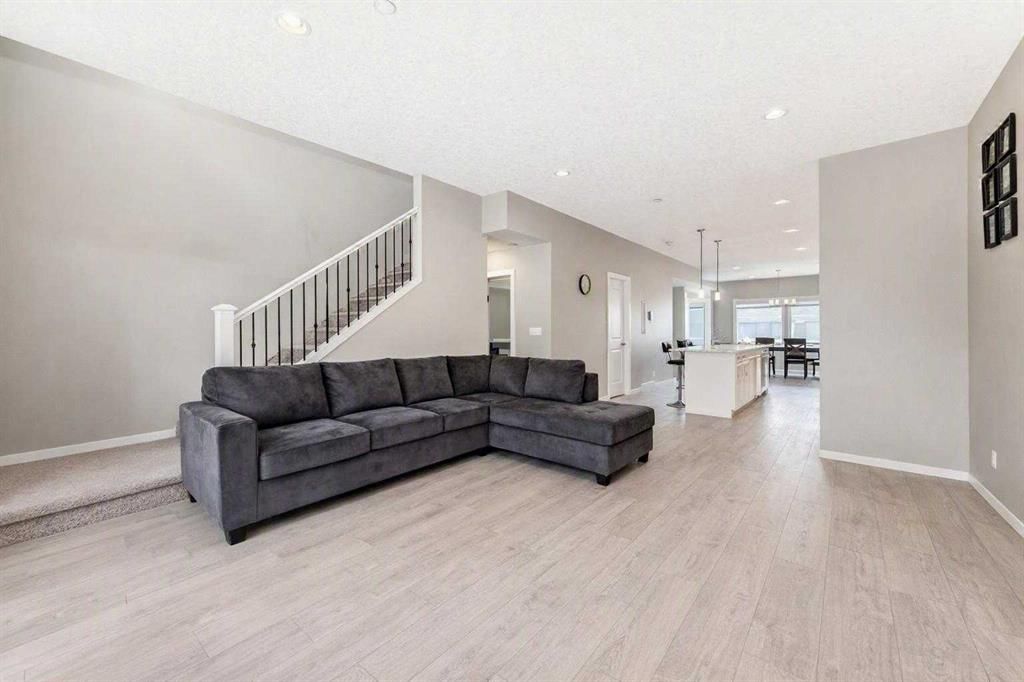 140 Howse Avenue NE, Calgary — photo 5 of 39