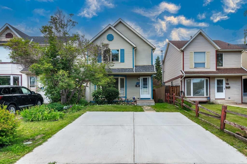78 Queen Anne Close SE, Calgary — photo 4 of 33