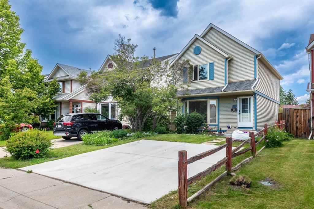 78 Queen Anne Close SE, Calgary — photo 5 of 33