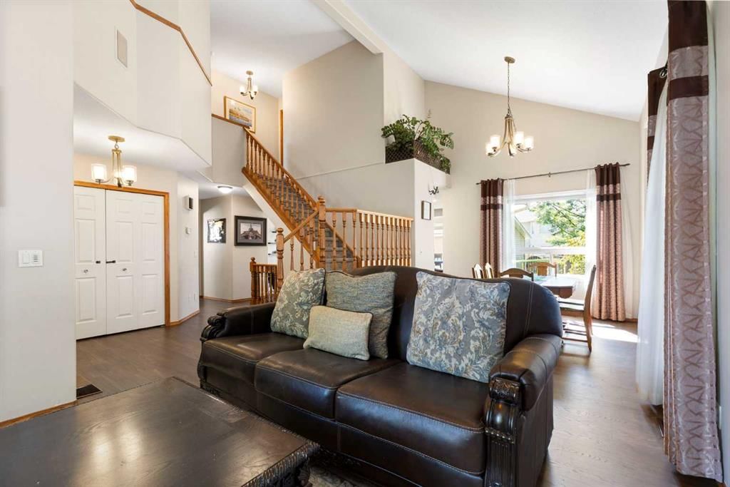 51 Mckenzie Lake Crescent SE, Calgary — photo 4 of 50