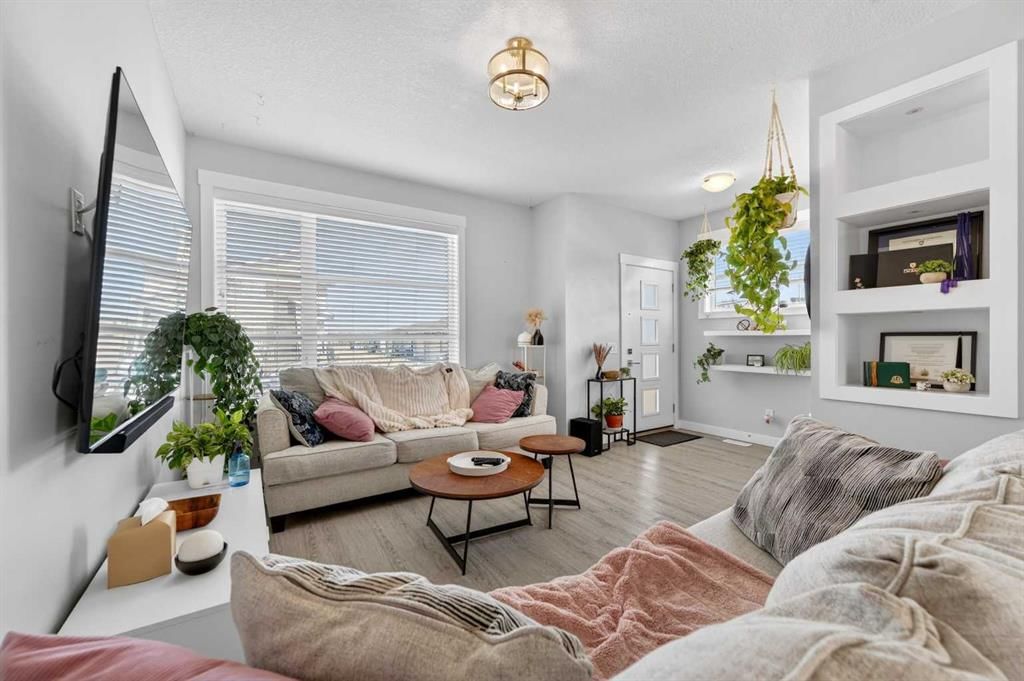 29 Skyview Parade NE, Calgary — photo 5 of 32