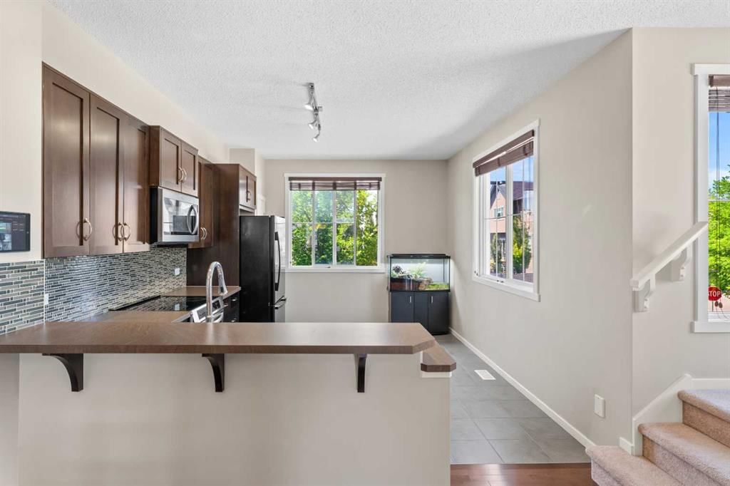 58 Evansview Road NW, Calgary — photo 2 of 39