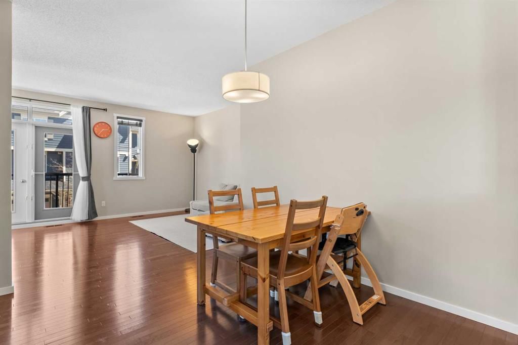 58 Evansview Road NW, Calgary — photo 5 of 39