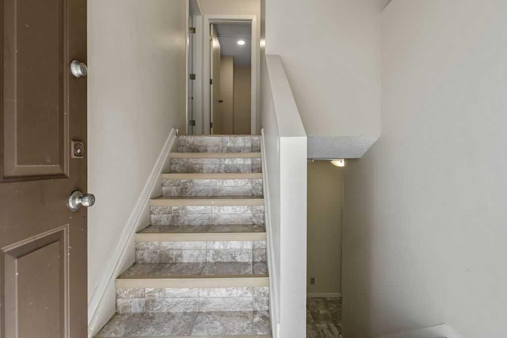 122 Bergen Road NW, Calgary — photo 3 of 27