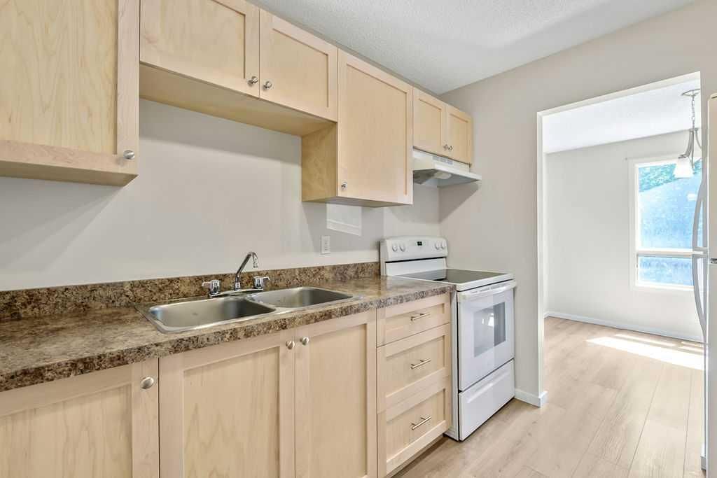 122 Bergen Road NW, Calgary — photo 5 of 27