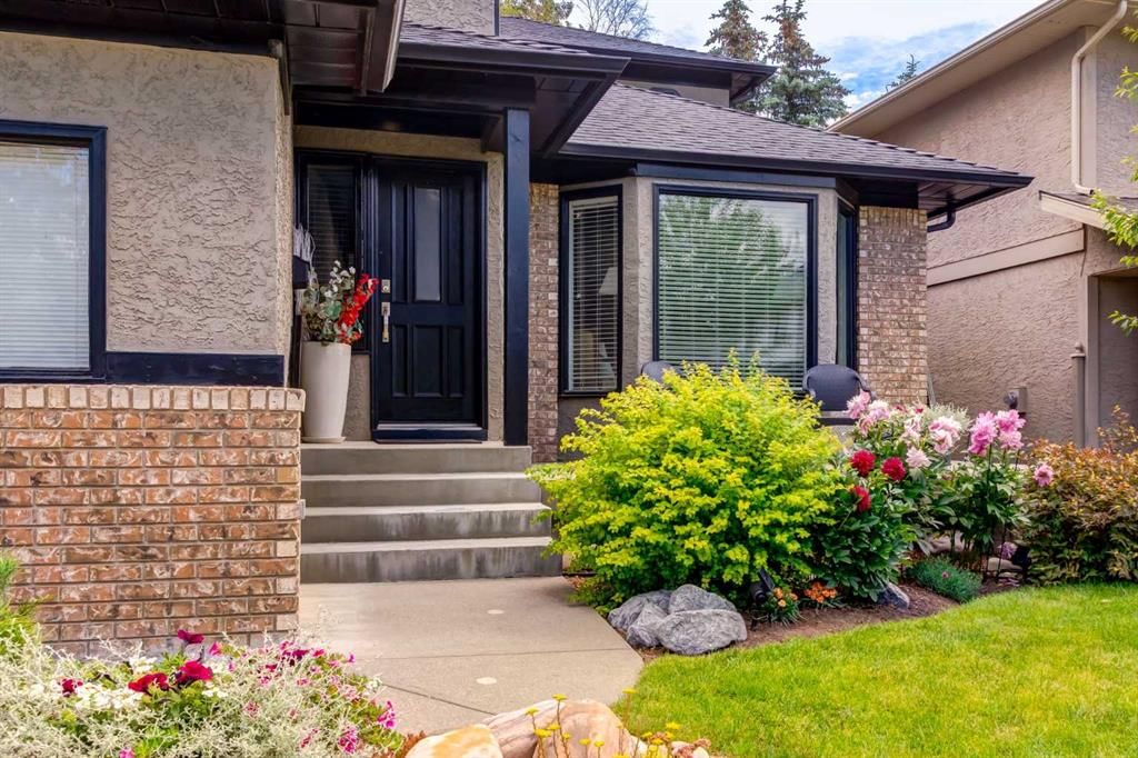367 Woodbriar Circle SW, Calgary — photo 2 of 50