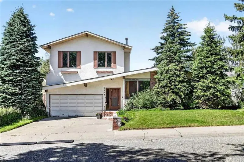 6403 Larkspur Way SW, Calgary — recently sold home