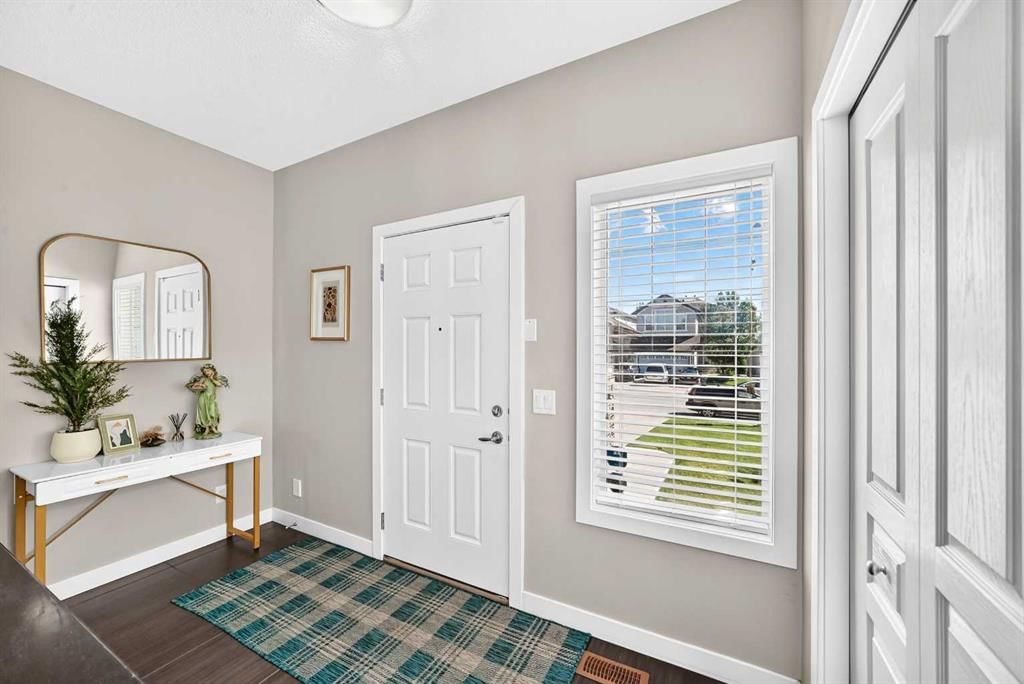 673 Panatella Boulevard NW, Calgary — photo 4 of 40